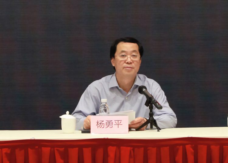 杨校_副本.jpg