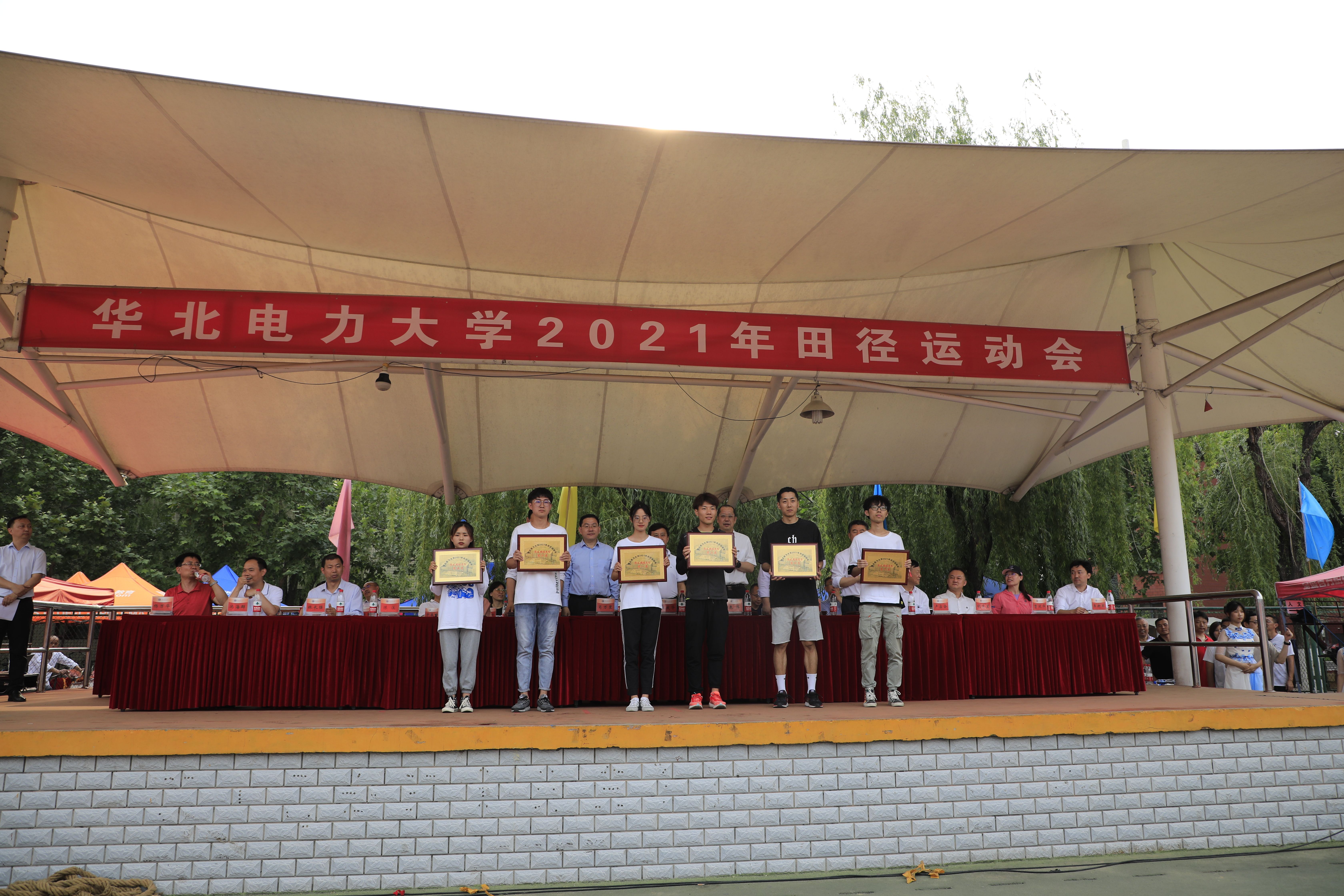 9d95bf9ea1f44316a686d5a167f31df0.jpg