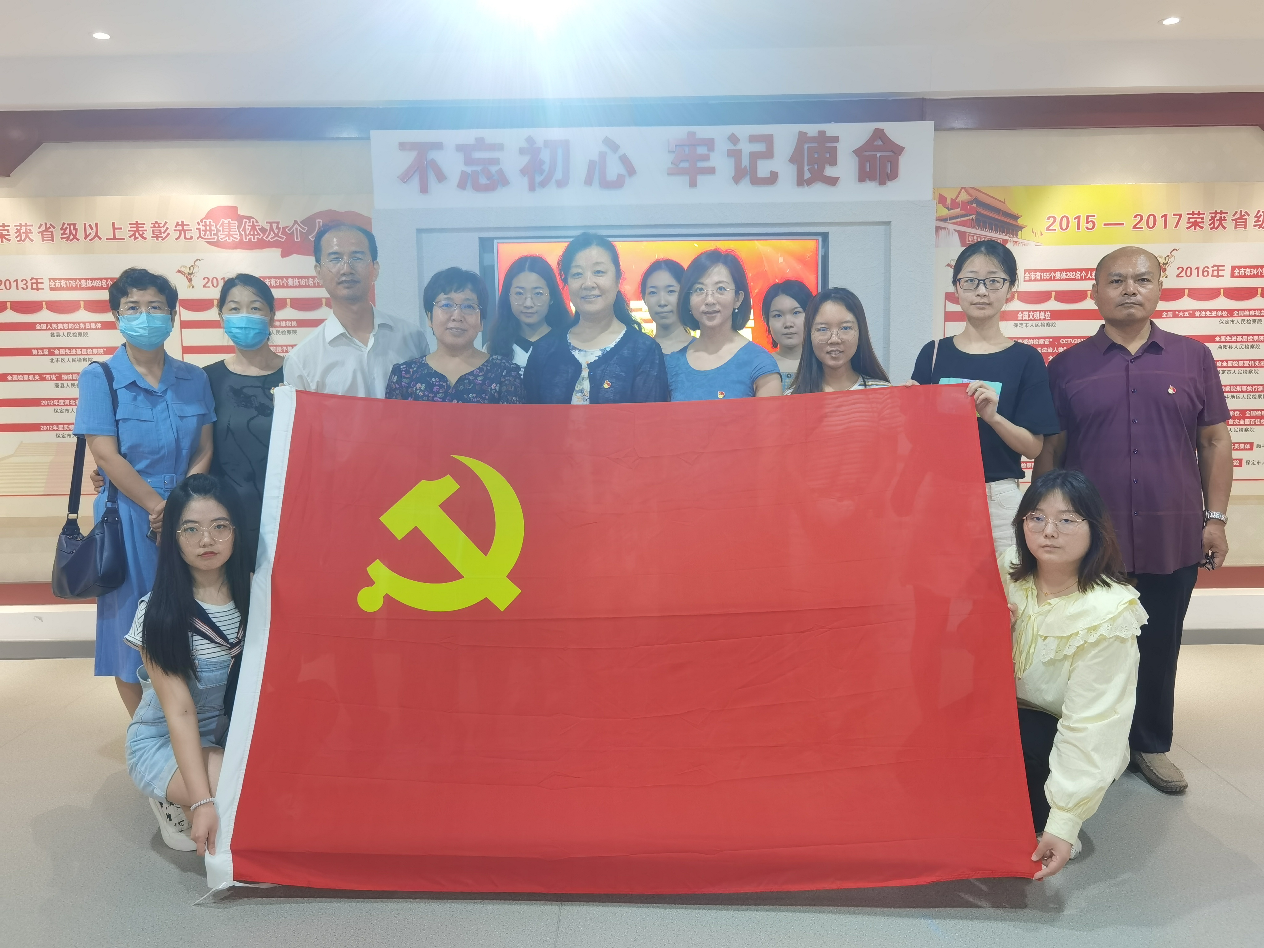199f52b4da494e9a9b5dbf613024b9a0.jpg