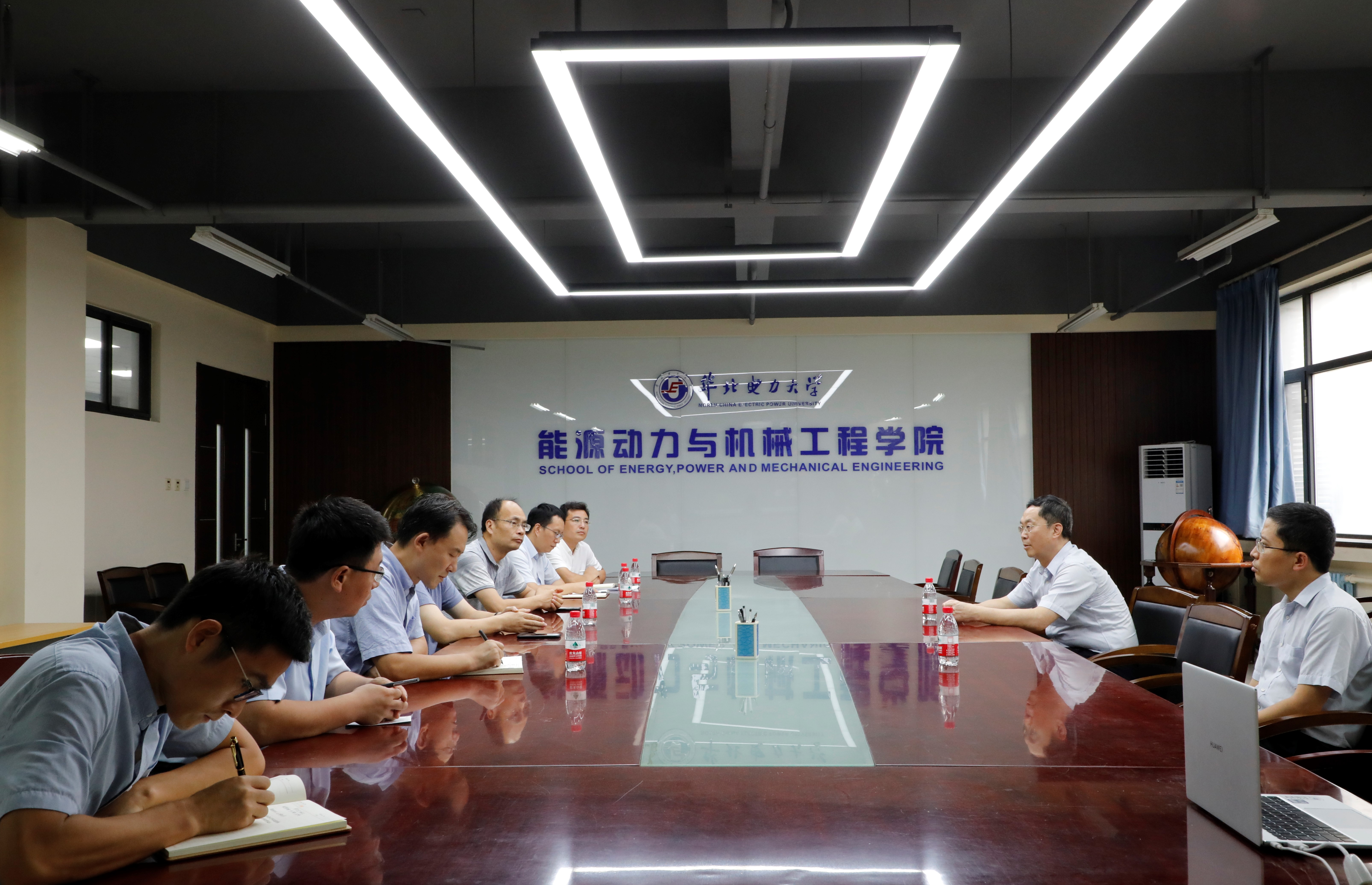 校领导走访相关单位调研指导新学期工作