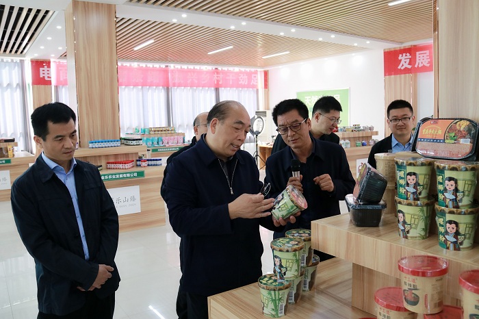 校领导带队赴河南确山推进定点帮扶工作