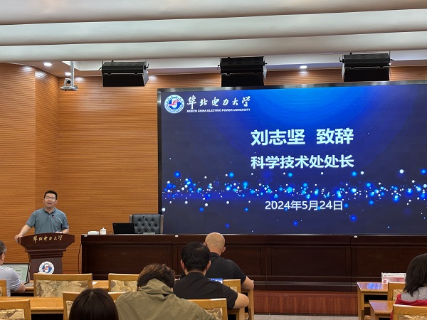 刘处——戴背景.jpg