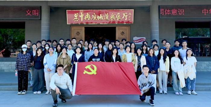 合影(1).jpg