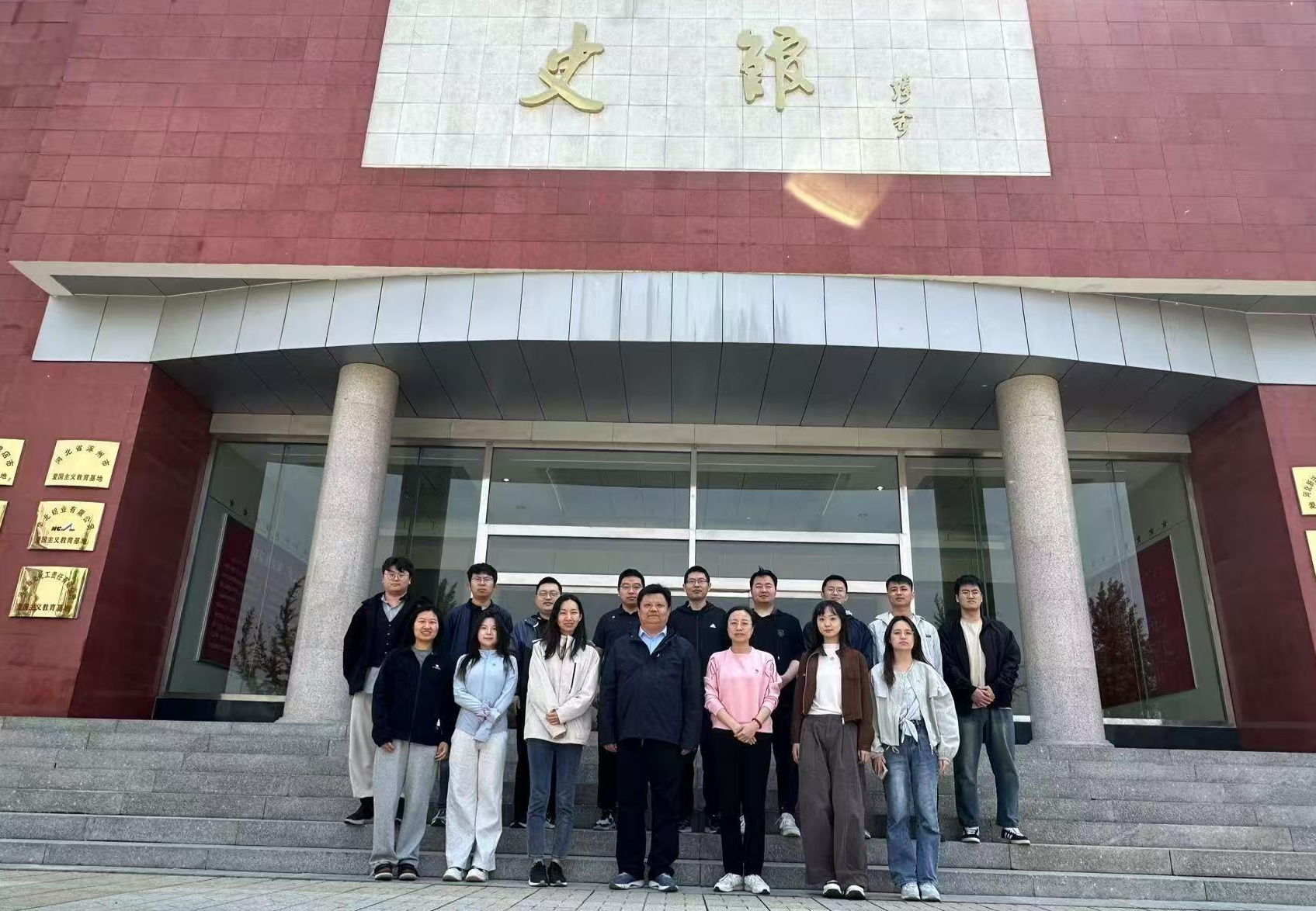 合影.jpg